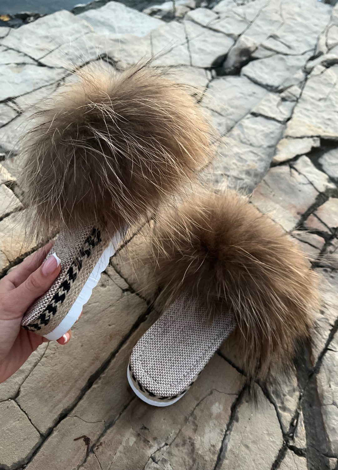 Ciabatte intrecciate con pelliccia – Ralla